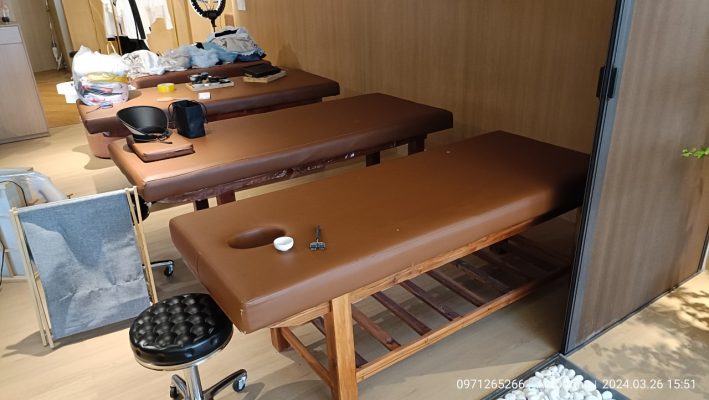 thanh ly giuong spa chan go